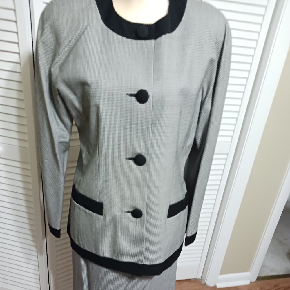 Women's 2 pc suit by Barrie Pace, Size 12